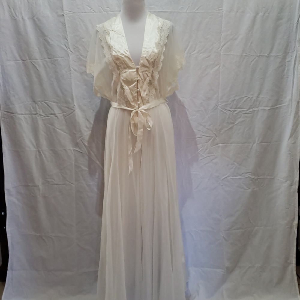 Vintage wedding ivory peignoir nightgown